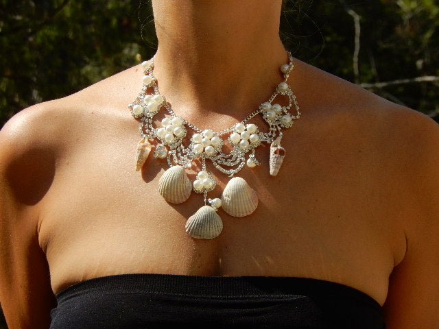 Collier strass et coquillage