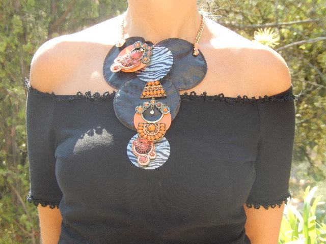 Plastron zèbre orange et marron