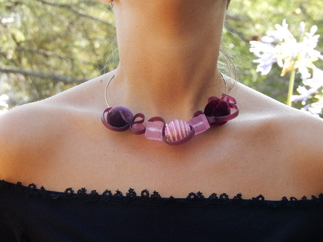 Collier boules rose et bordeaux
