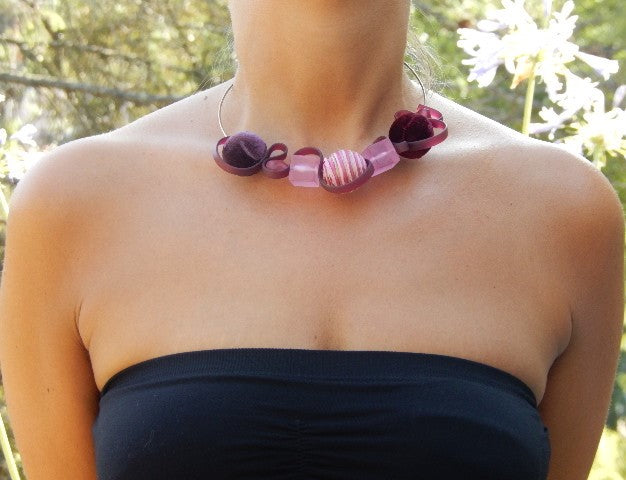Collier boules rose et bordeaux