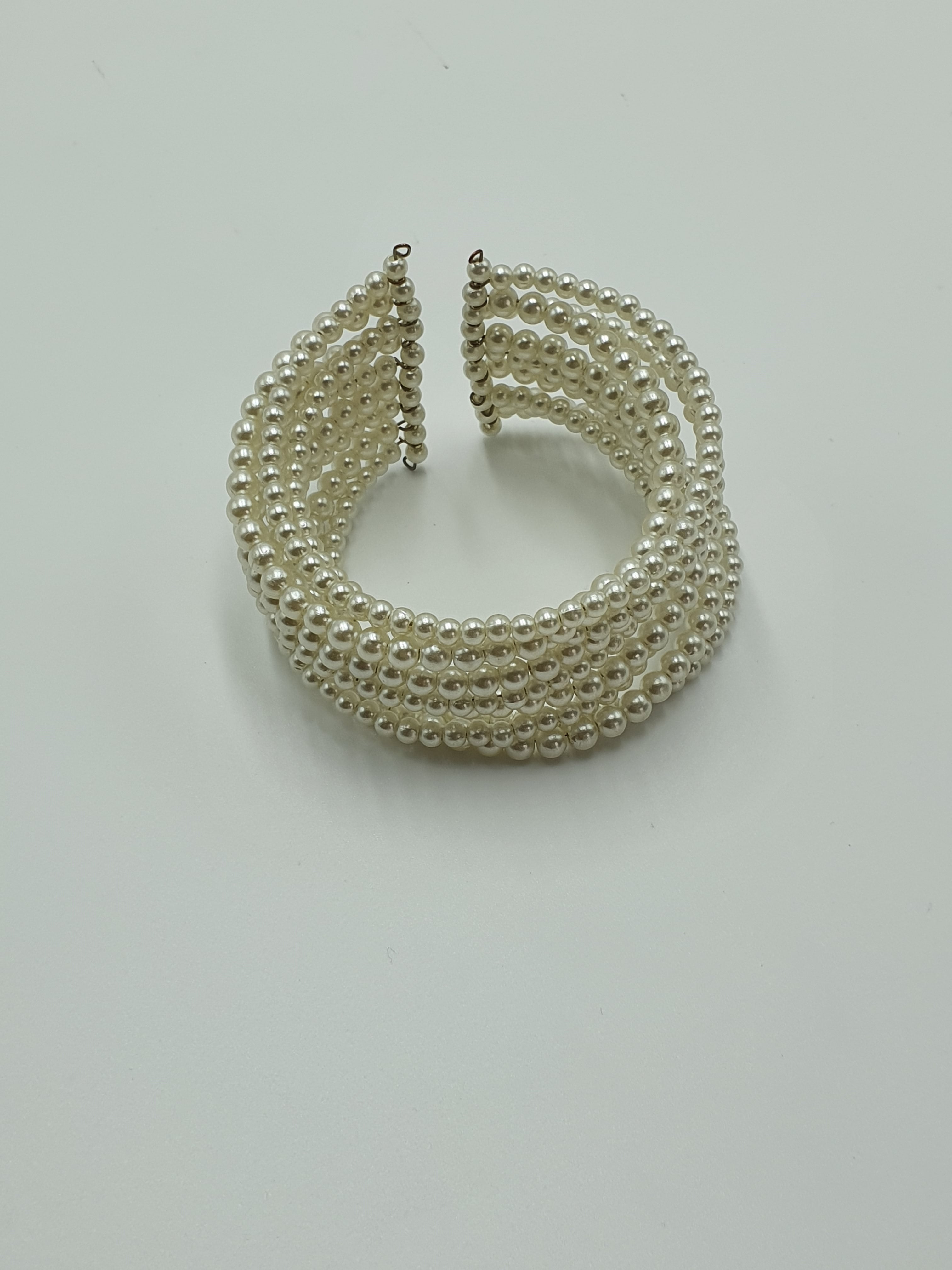 Bracelet multirang en perles blanches