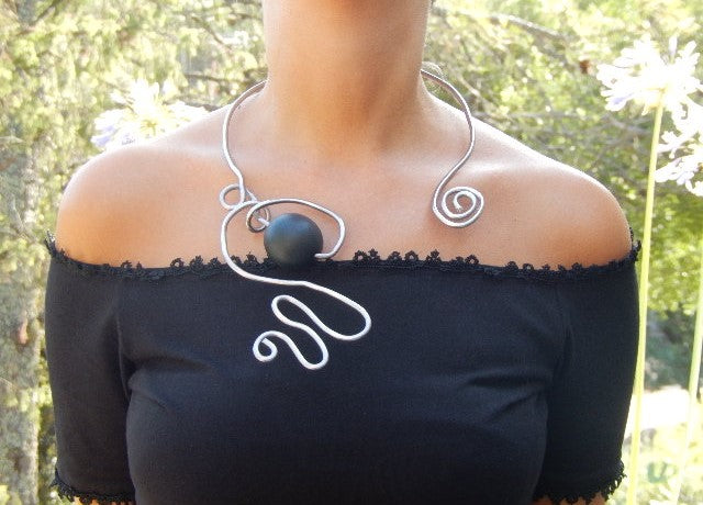 Collier boule noire