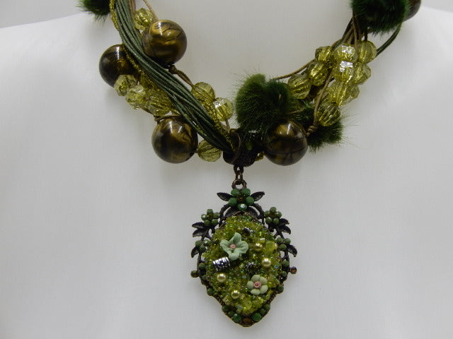 Collier forêt