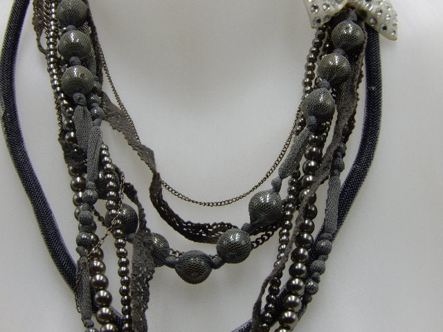 Sautoir gris perles et nœud