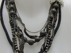 Sautoir gris perles et nœud