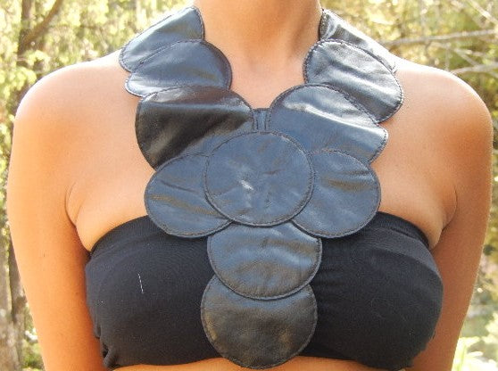 Plastron en cuir