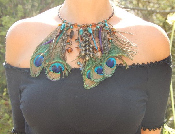 Collier paon majestueux
