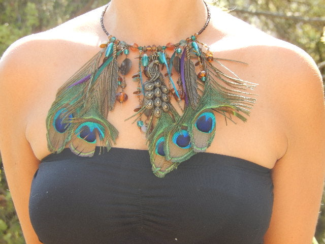 Collier paon majestueux