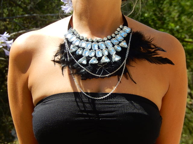 Collier rivière et plumes